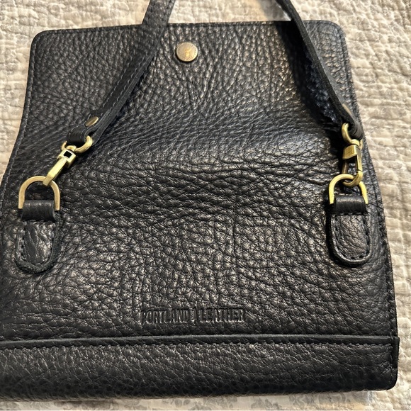 Portland Leather Midnight Crossbody Bag - Picture 6 of 7
